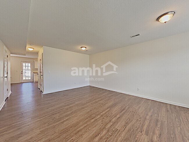 Foto del edificio - 2148 Spring Hill Cir