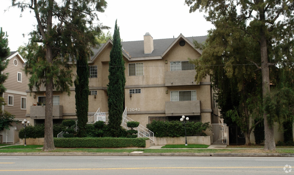 Building Photo - 13042 Riverside Dr