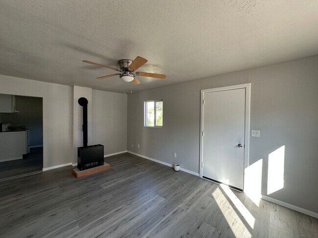 Foto del edificio - Remodeled 2 bedroom home in Myrtle Creek