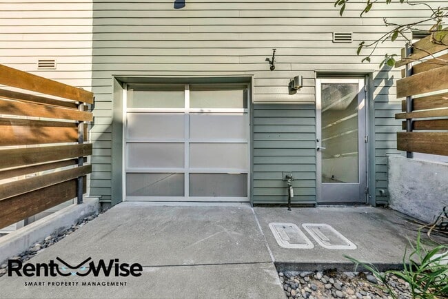 Photo - 116 Coleman St Townhome