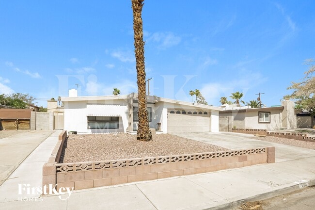 Building Photo - 333 S Mallard St