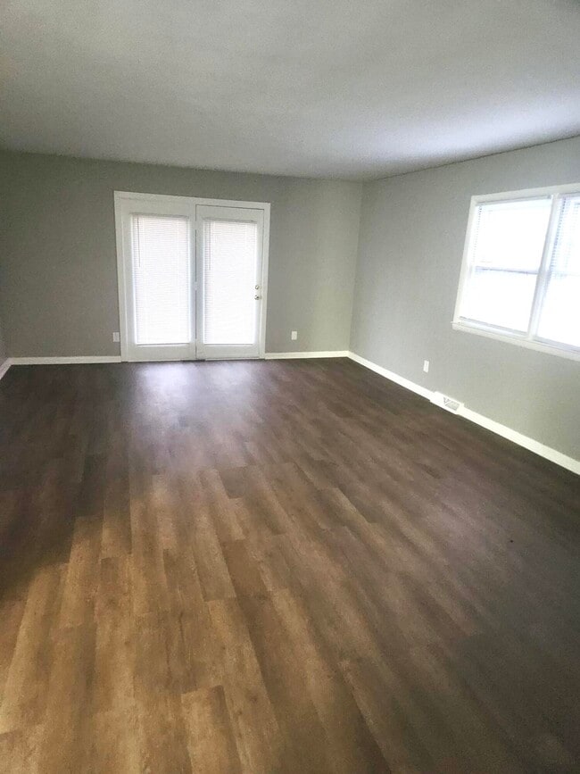 Foto del edificio - 425 Bryanwood Pkwy