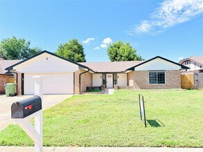 Building Photo - 121 W Vail Dr