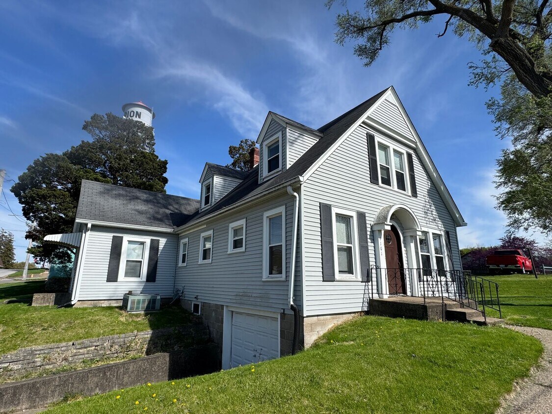 Foto principal - Spacious Home In Quiet Town