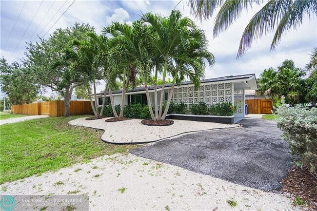 Foto del edificio - 240 NE 25th Ave