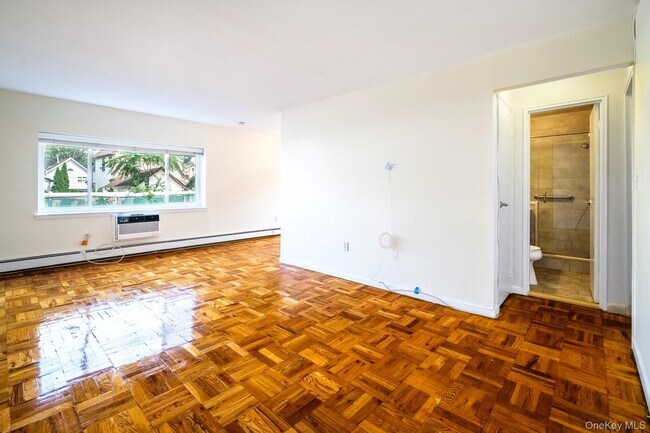 Foto del edificio - 838 Pelhamdale Ave