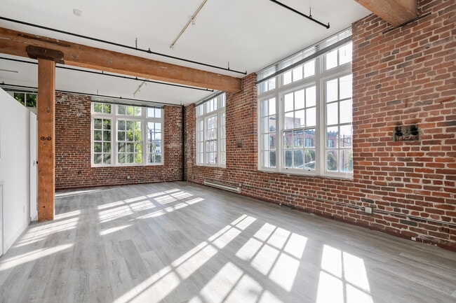 Building Photo - 461 2nd St