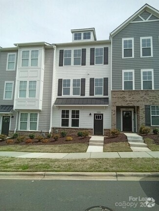 Building Photo - 1033 Naples Dr