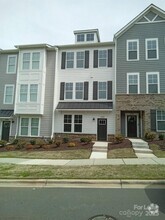 Building Photo - 1033 Naples Dr