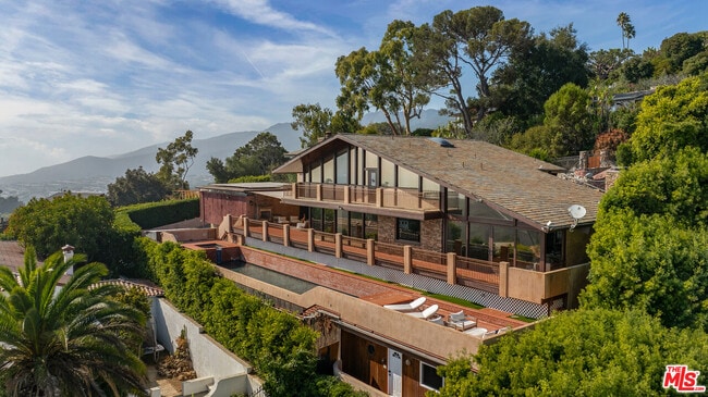 Building Photo - 620 Resolano Dr