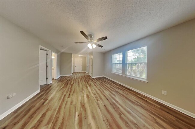 Building Photo - 7865 Lake Terrace
