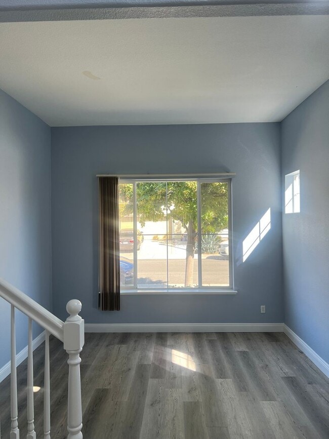 Building Photo - LOVELY REMODELED 4 BEDROOM HOUSE IN N. NAT...
