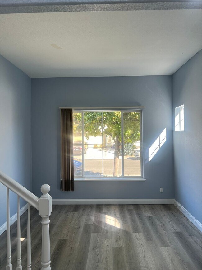 Foto del edificio - PRICE REDUCED!! LOVELY REMODELED 4 BEDROOM HOUSE IN N. NATOMAS!!