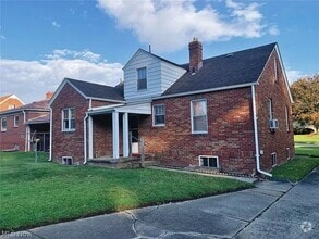 Building Photo - 2249 Ridgelawn Ave