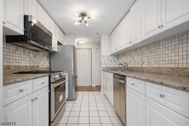 Foto del edificio - 100 Old Palisade Rd