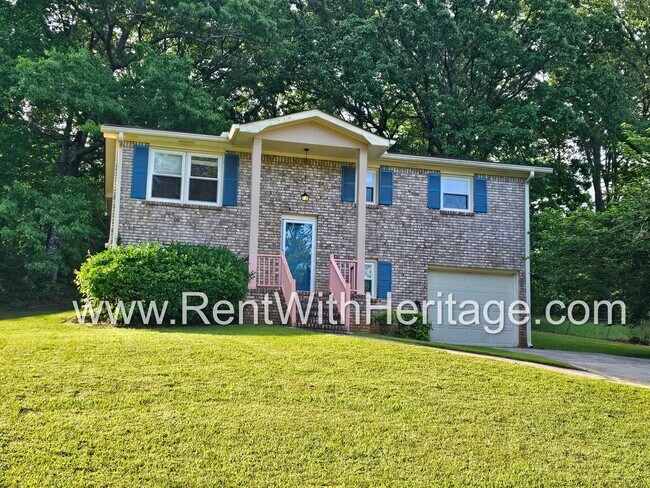 Building Photo - Amazing 4 Bedroom/ 2 Bath Home / Bonus Roo...