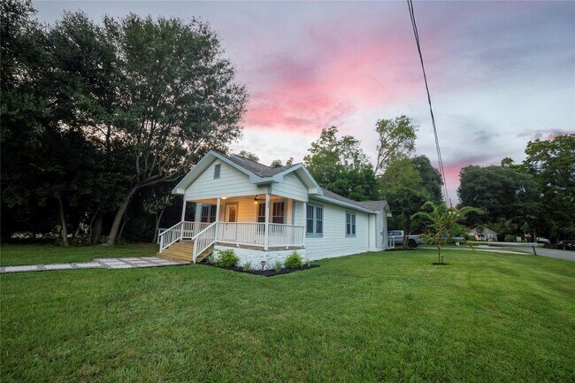 Foto del edificio - 420 N Live Oak St