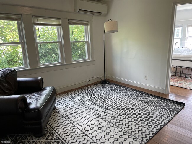 Building Photo - 3 br, 1 bath Duplex - 1221 Vine Street A