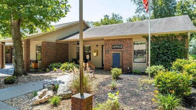 Foto del edificio - 151 Summerwood Dr