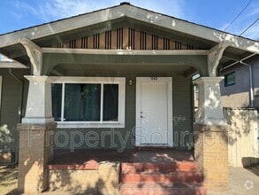 Building Photo - 940 N Sierra Nevada St