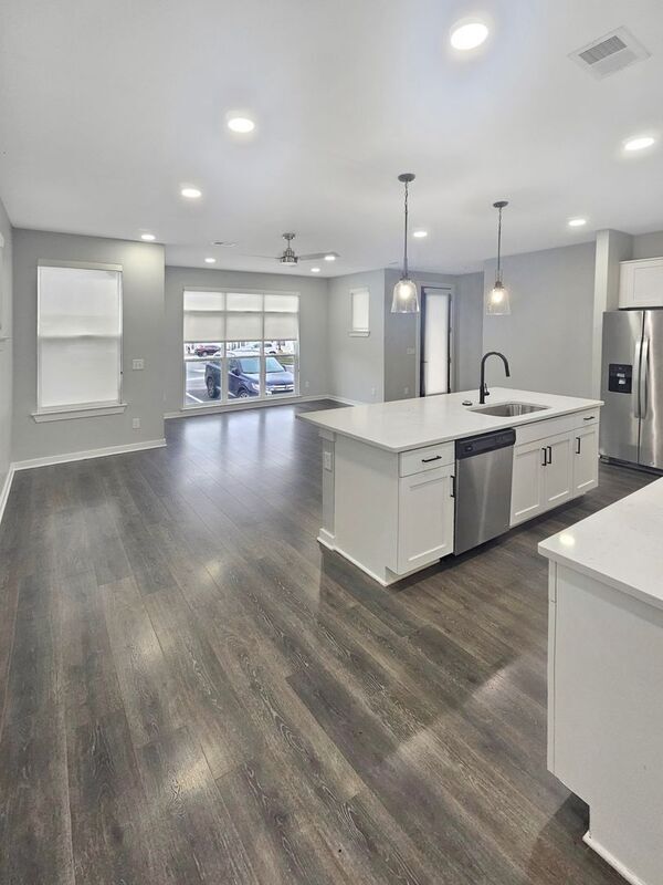 Building Photo - 607 Mason Ward Pl