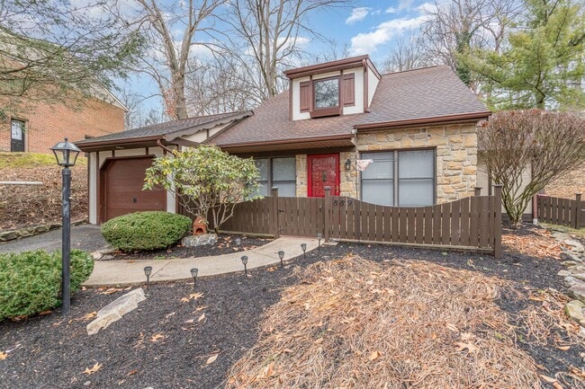 Building Photo - Single Family 2 Bedroom 2 Bathroom Home Fo...