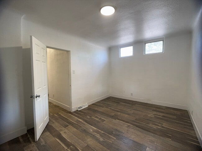 Building Photo - 4950 Milwaukee St