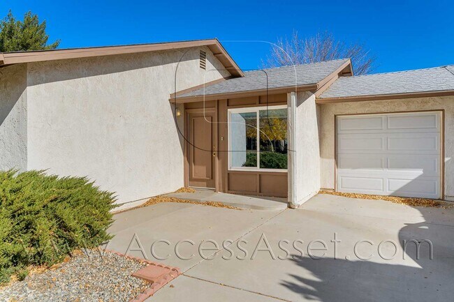 Foto del edificio - Beautiful 2 Bed/ 1 Bath Home Located In 55...