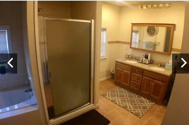 Master Bath - 2238 Kimball St