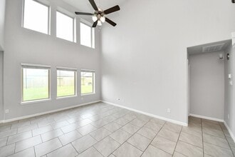 Building Photo - 18319 Pin Oak Lake Dr