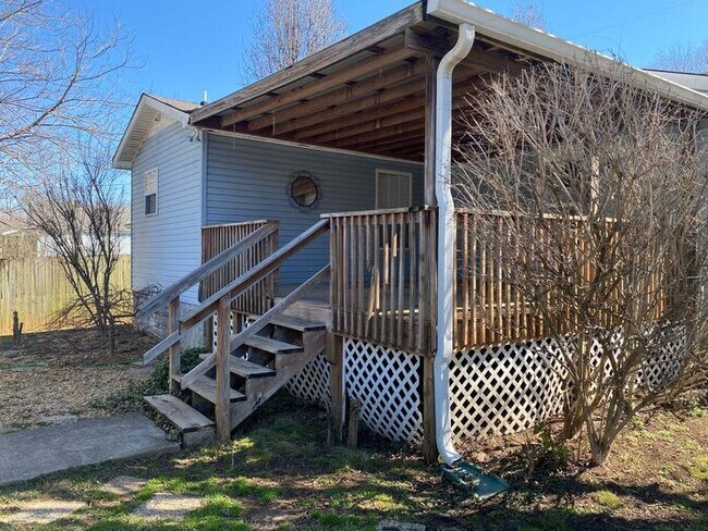 Building Photo - Renovated 3 Bedroom House in West Nash - T...