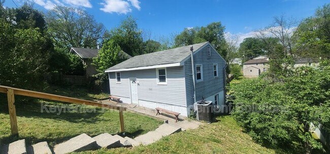 Foto del edificio - 813 Highland Ave