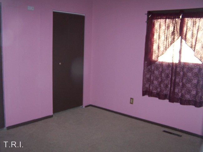Building Photo - 3 br, 1 bath House - 2050 Wedgewood Drive
