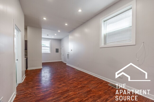 Foto del edificio - 2945 W Rosemont Ave