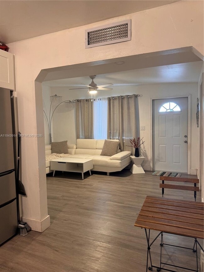 Building Photo - 5721 SW 41st St