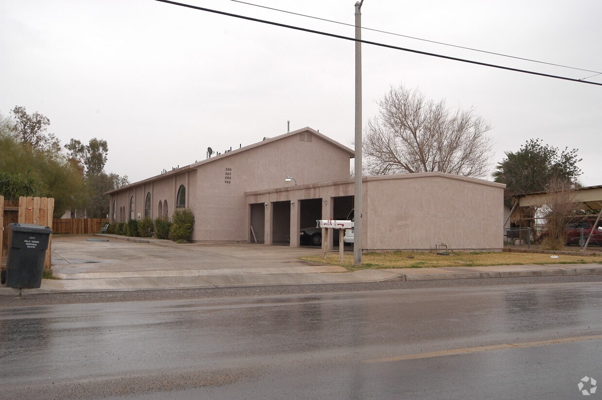 Building Photo - 560 S Broadway