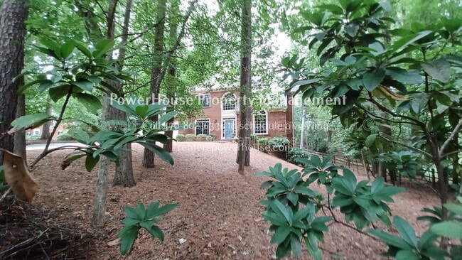 Building Photo - 5190 Southlake Dr