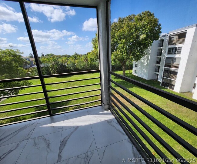 Foto del edificio - 9235 SW 8th St