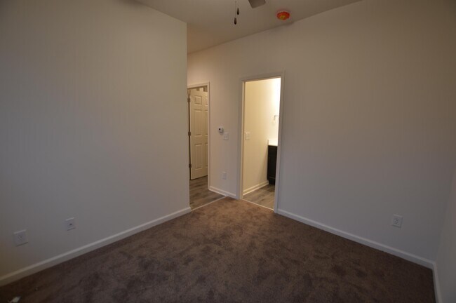Building Photo - 1306 Woodlawn Ave