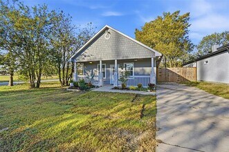 Building Photo - 124 Chris Dr