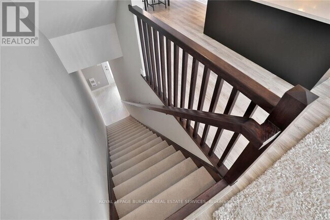 Photo du bâtiment - 65 Esplanade Ln