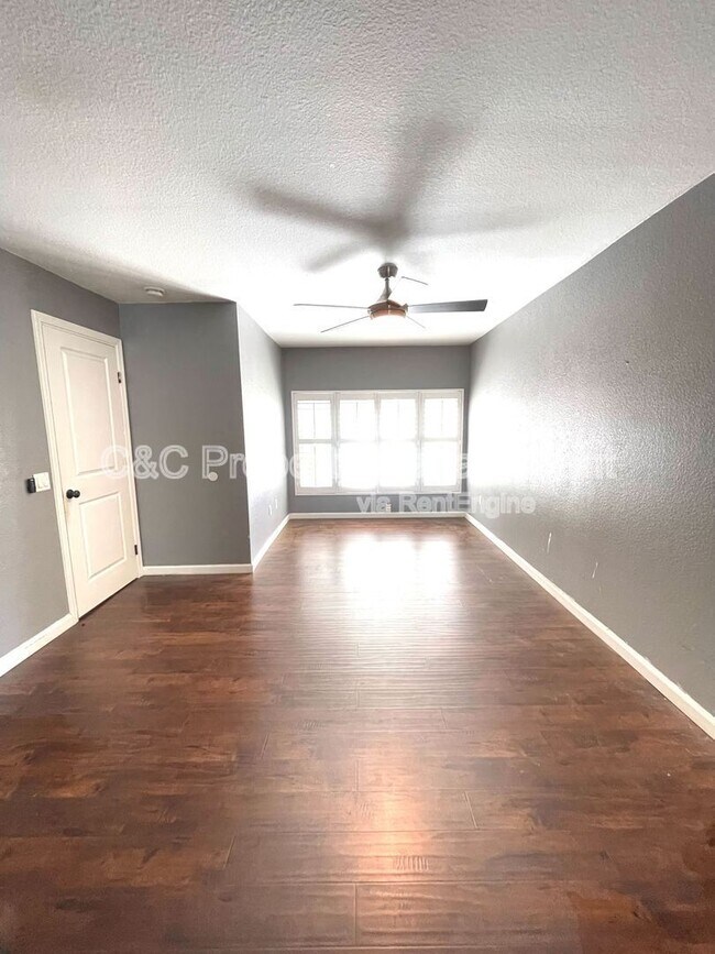Foto del edificio - 1350 N Escondido Blvd