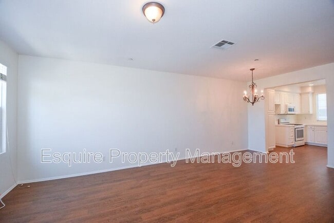 Building Photo - 74 Elm Dr