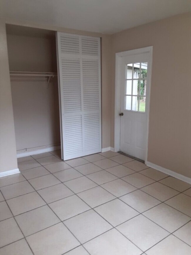 Building Photo - 3 Bed 1 Bath Home | Pet Friendly | Washer ...