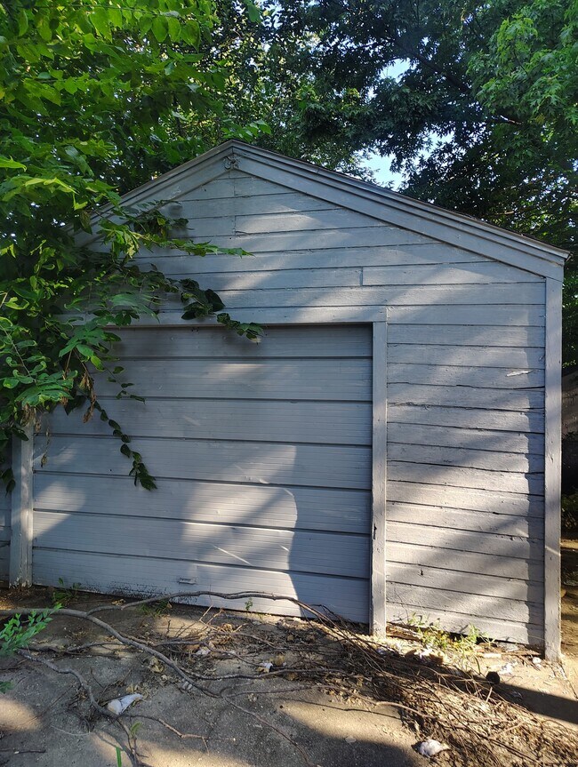 Building Photo - 2210 W Wiswall St