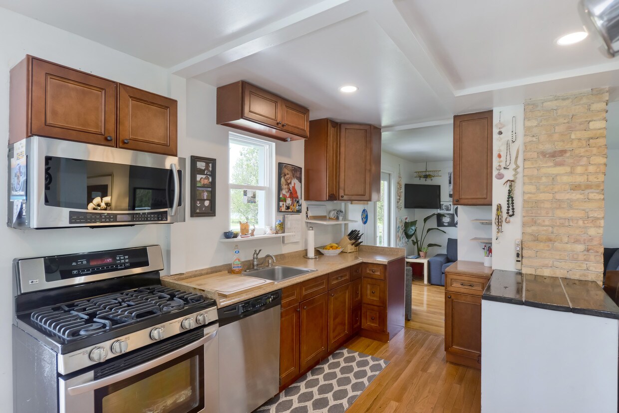 Primary Photo - 23450 N Spring Dr