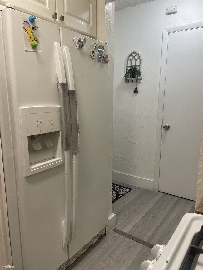 Foto del edificio - 2 br, 1.5 bath Townhome - Westland Plaza G...