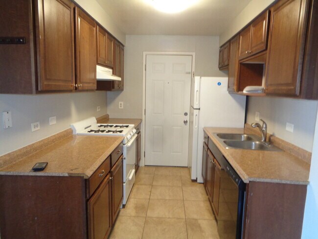 Building Photo - 7829 Rutherford Ave