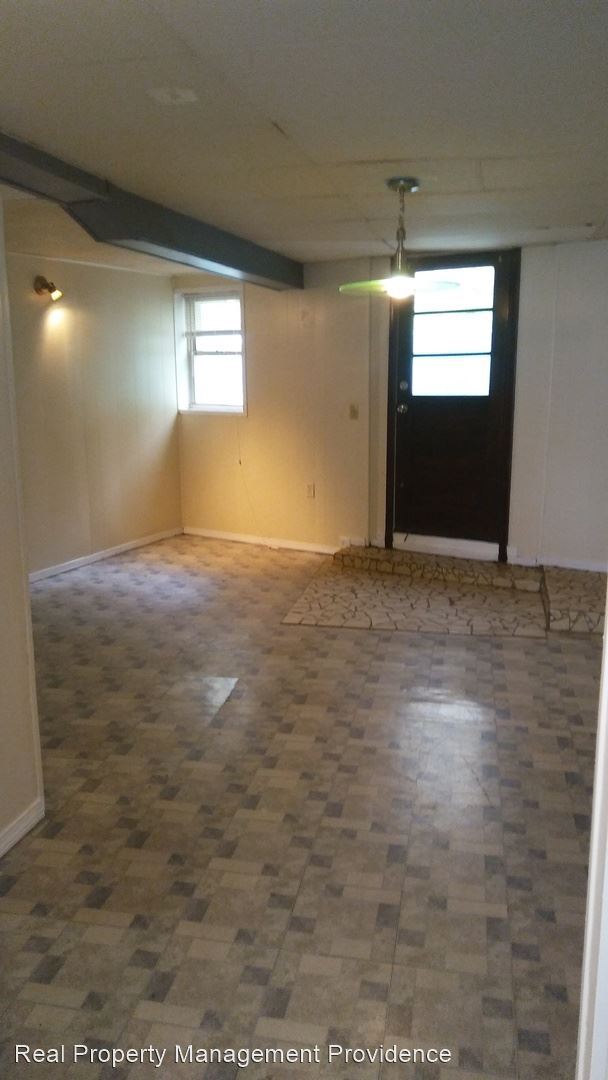 Building Photo - 1 br, 1 bath Apartment - 1792 Cranston Street