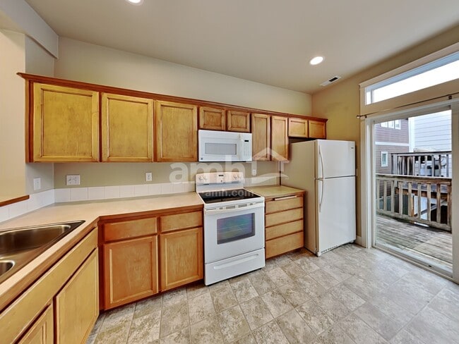 Building Photo - 125 Wild Rose St